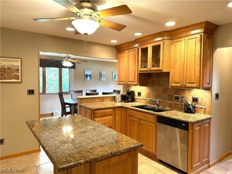 26771 Leenders Lane North Olmsted OH 44070