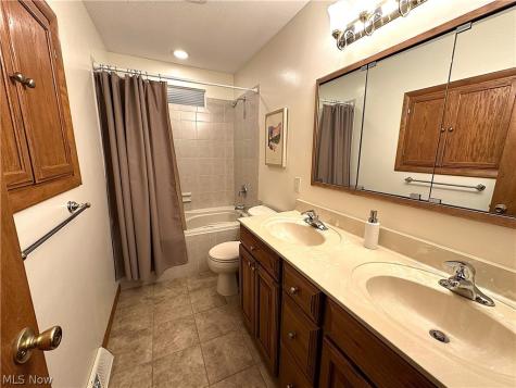 26771 Leenders Lane North Olmsted OH 44070