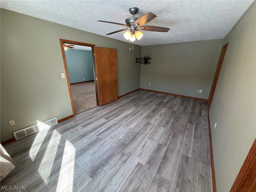 6784 Old Zoarville Road NE Zoarville OH 44656