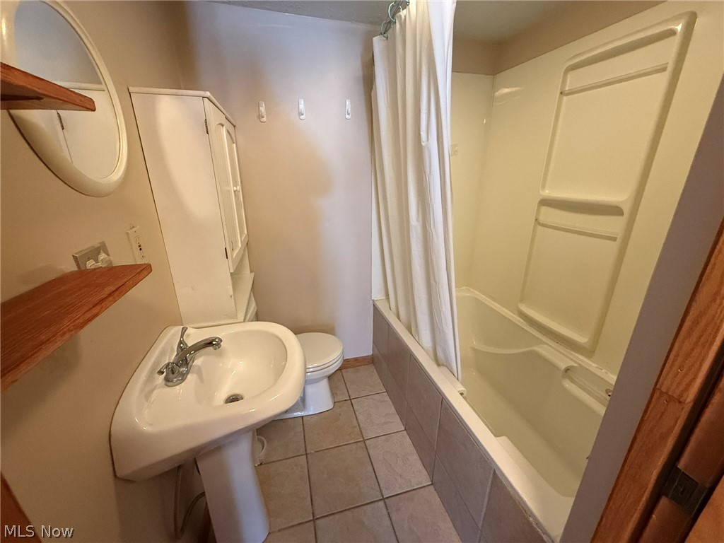 6784 Old Zoarville Road NE Zoarville OH 44656