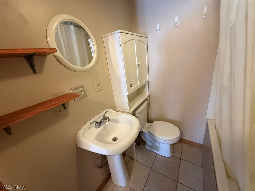 6784 Old Zoarville Road NE Zoarville OH 44656
