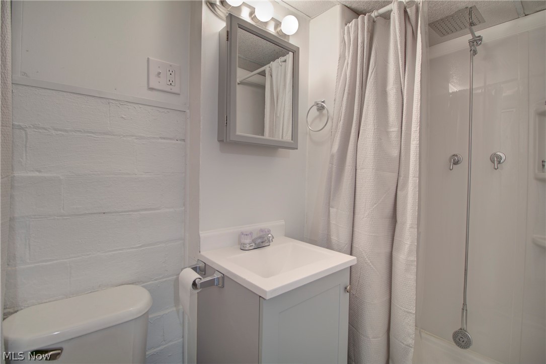 4387 W 56th Street Cleveland OH 44144