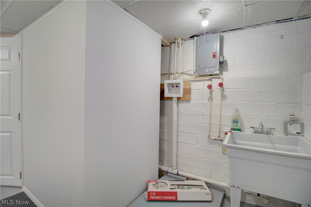 4387 W 56th Street Cleveland OH 44144