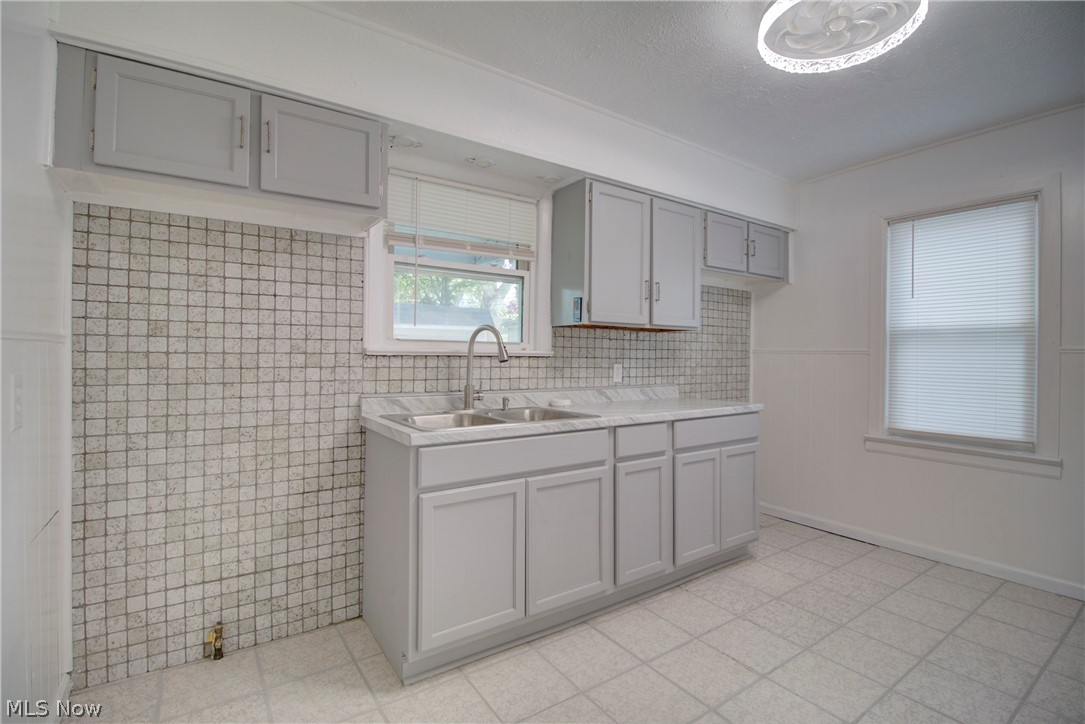4387 W 56th Street Cleveland OH 44144