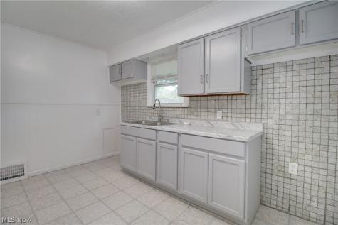 4387 W 56th Street Cleveland OH 44144