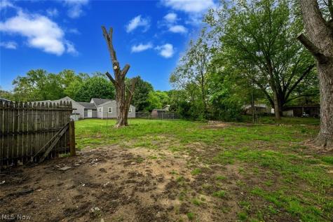 916 Abington Road Akron OH 44312