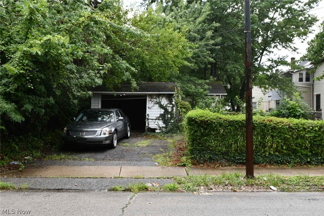 1319 Elwood Road East Cleveland OH 44112