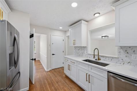 21832 Cottonwood Drive Rocky River OH 44116