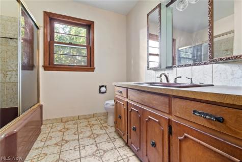 114 7th Street NE Barberton OH 44203