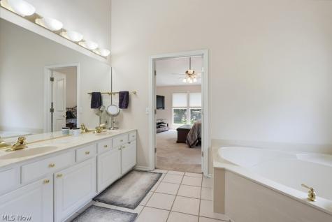 9615 Windsor Way Twinsburg OH 44087