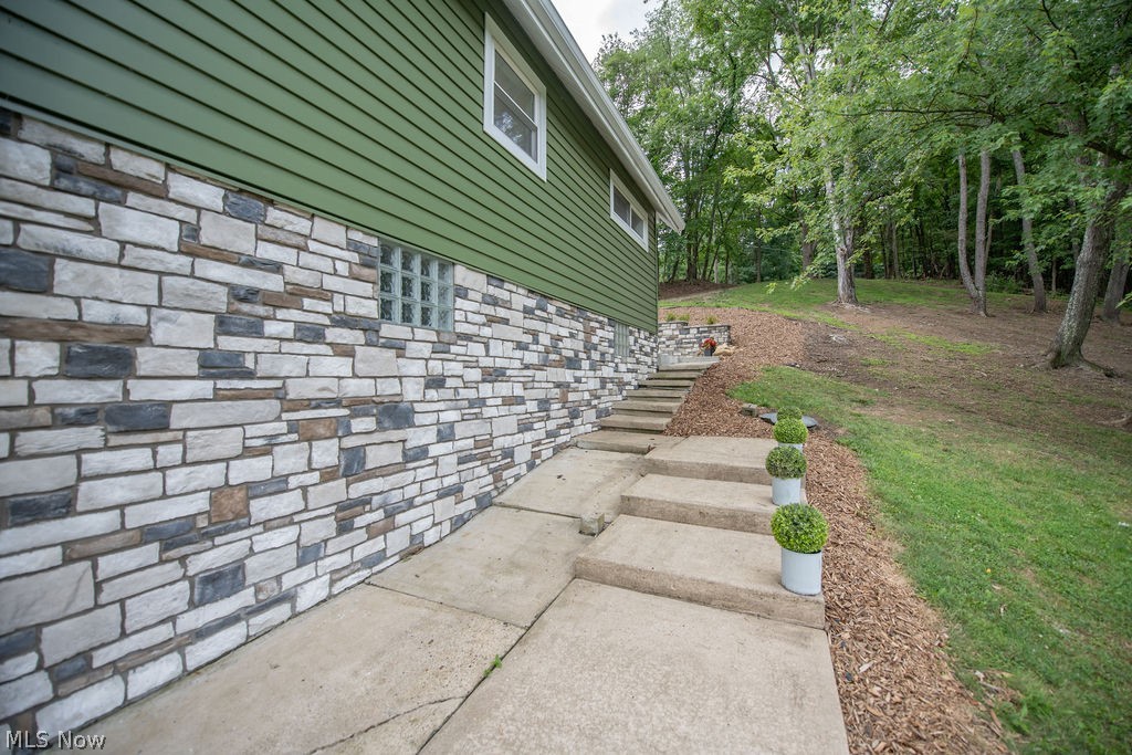 35 Niagara Trail Malvern OH 44644