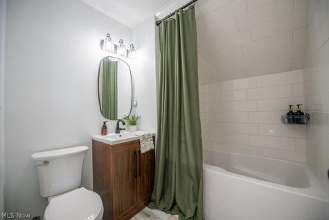 35 Niagara Trail Malvern OH 44644