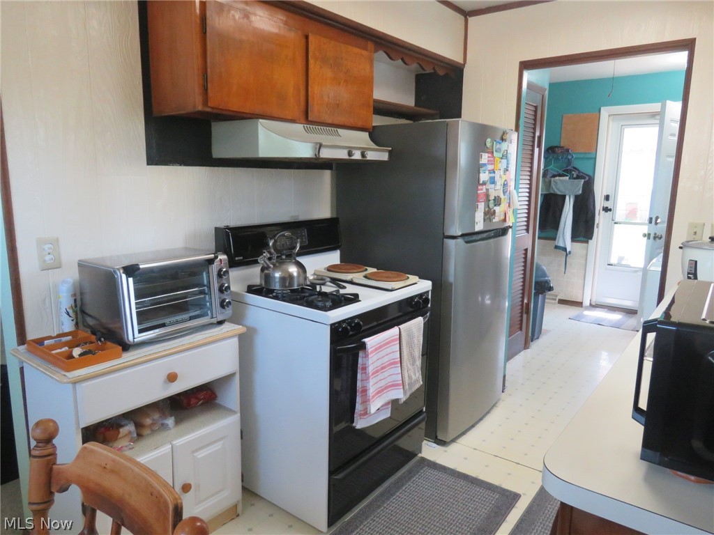 533 Willow Park Road Elyria OH 44035