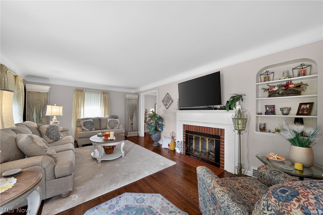 4787 Broadale Road Cleveland OH 44109