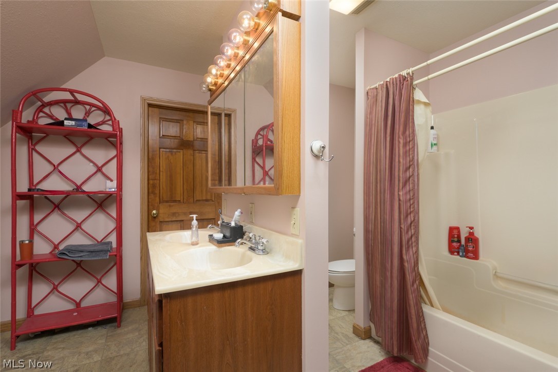 242 Elvira Court Mcdonald OH 44437