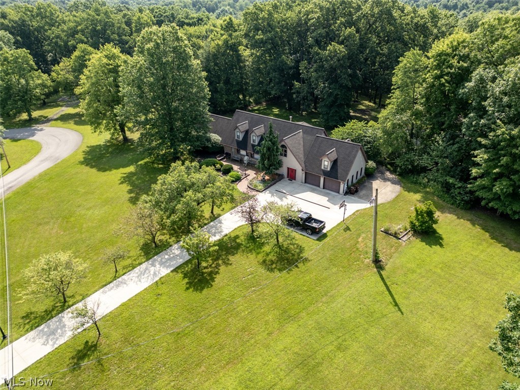 242 Elvira Court Mcdonald OH 44437