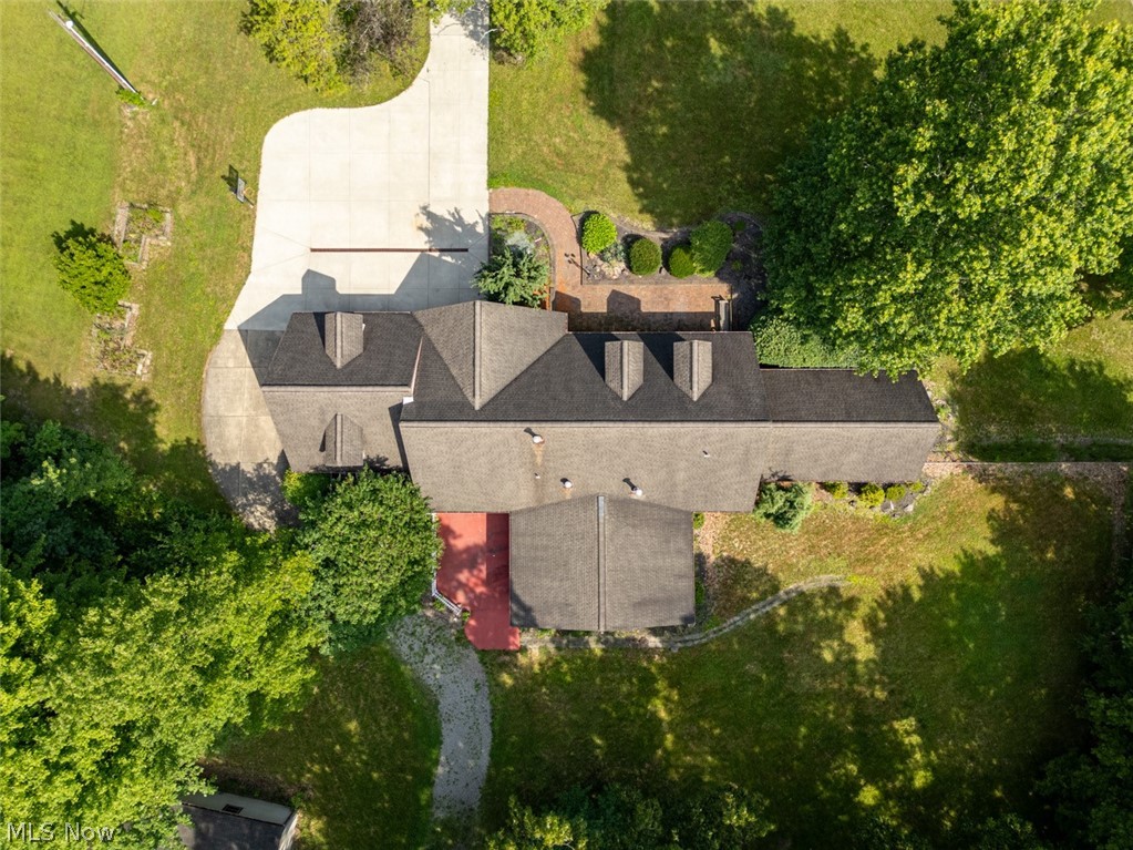 242 Elvira Court Mcdonald OH 44437