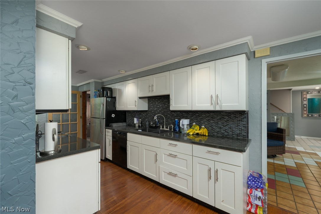 242 Elvira Court Mcdonald OH 44437
