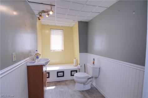 25 31st Street SW Barberton OH 44203