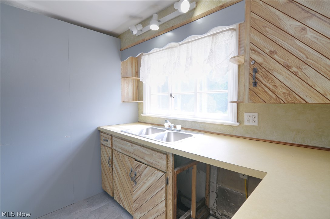 25 31st Street SW Barberton OH 44203