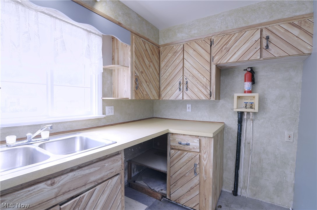 25 31st Street SW Barberton OH 44203