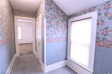 25 31st Street SW Barberton OH 44203