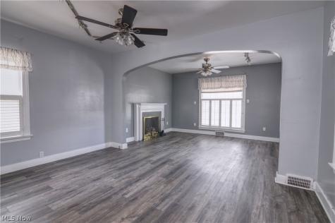 25 31st Street SW Barberton OH 44203