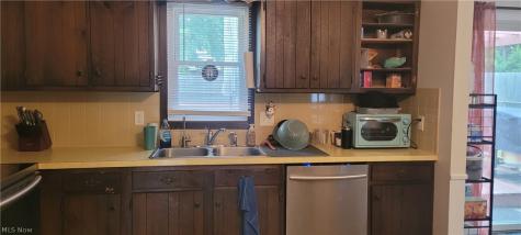 157 Hemlock Drive Elyria OH 44035