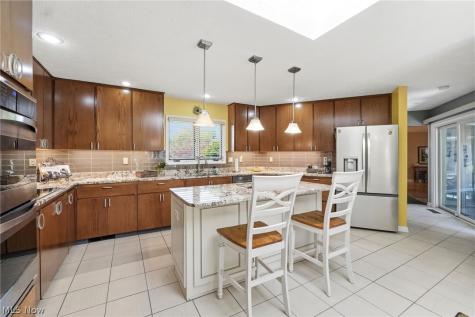 21300 Oak Bark Trail Strongsville OH 44149