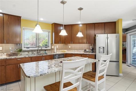 21300 Oak Bark Trail Strongsville OH 44149