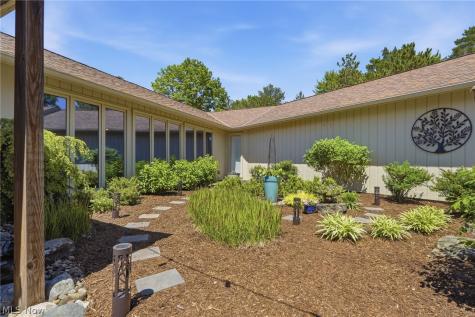 21300 Oak Bark Trail Strongsville OH 44149