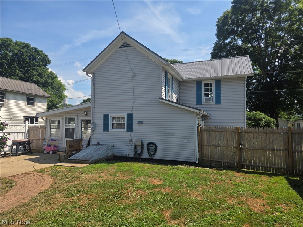 620 Franklin Avenue Conesville OH 43811