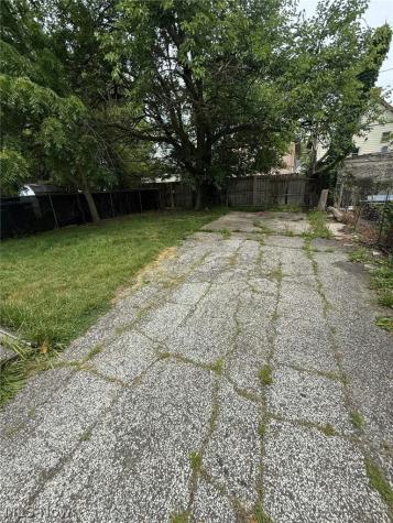 1485 E 172nd Street Cleveland OH 44110