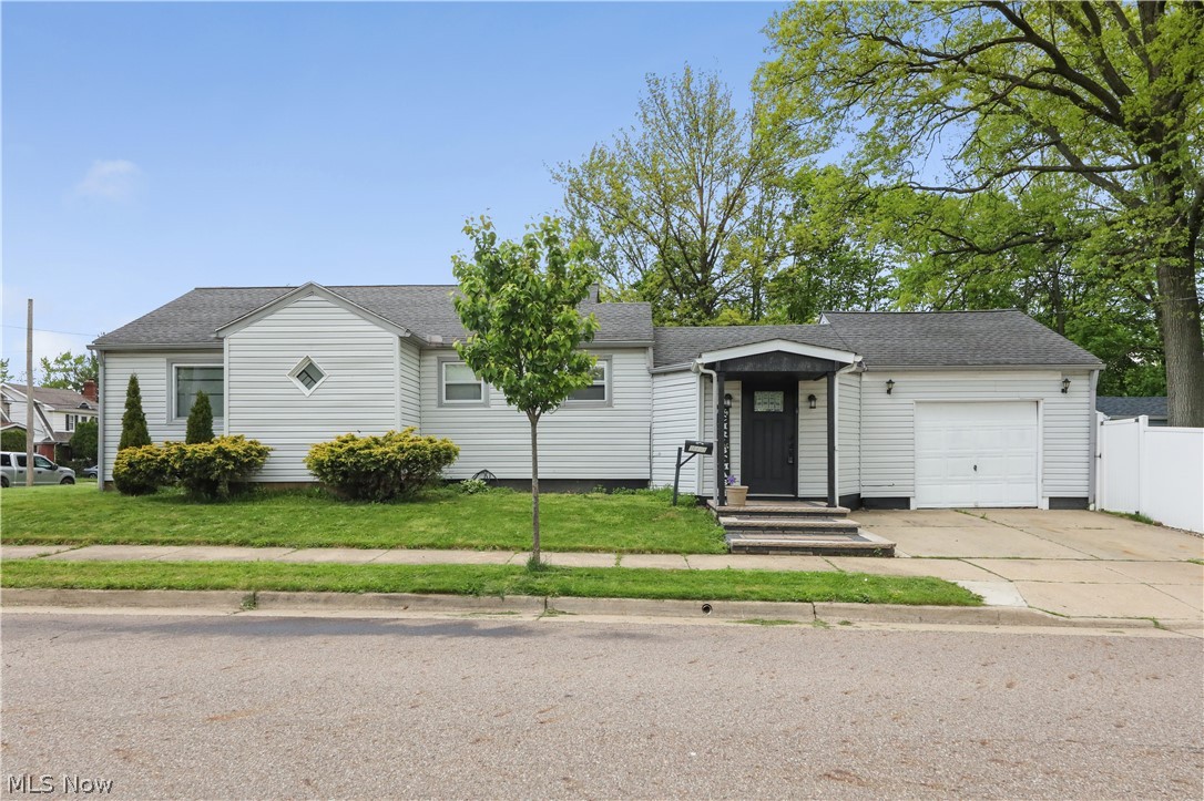 1043 Slosson Street Akron OH 44320