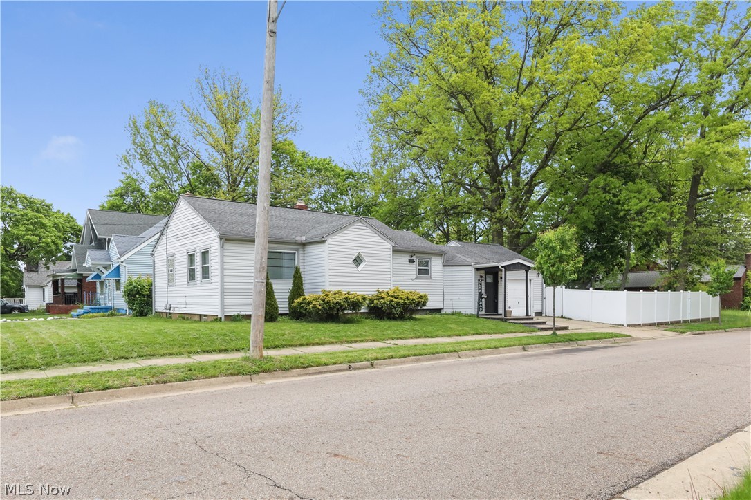 1043 Slosson Street Akron OH 44320