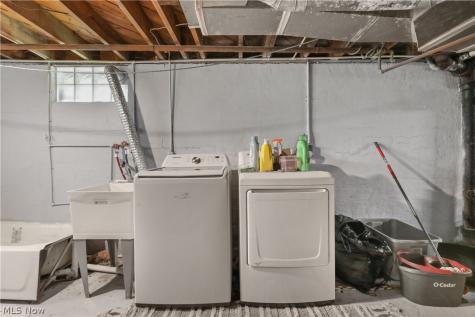 1043 Slosson Street Akron OH 44320