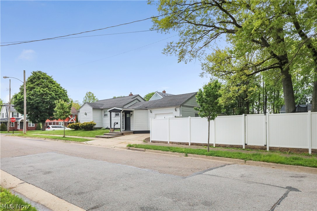 1043 Slosson Street Akron OH 44320
