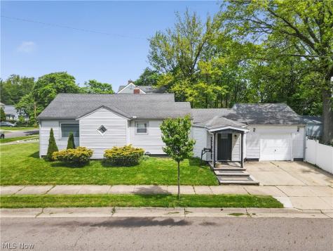 1043 Slosson Street Akron OH 44320