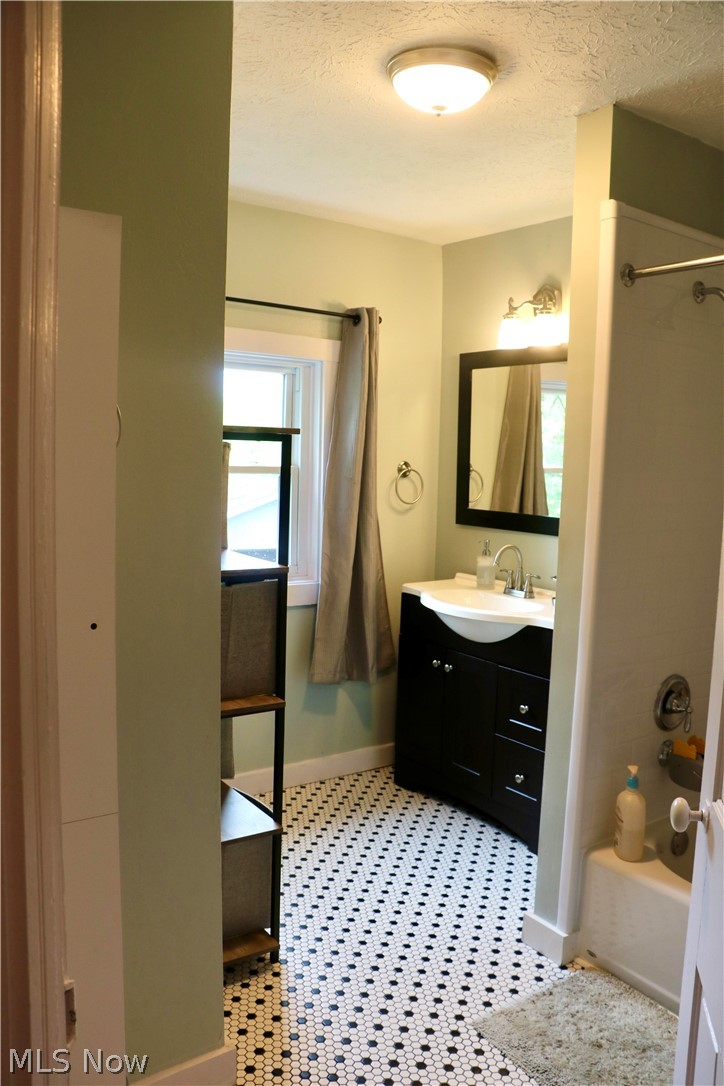 8463 Dewey Road Montville OH 44064