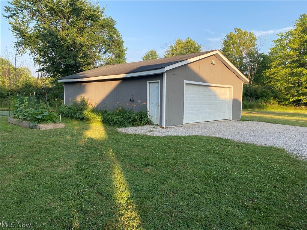 8463 Dewey Road Montville OH 44064