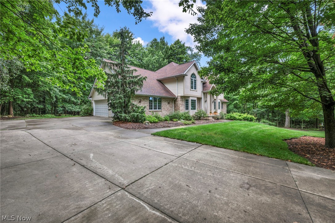9198 Regency Woods Drive Kirtland OH 44094