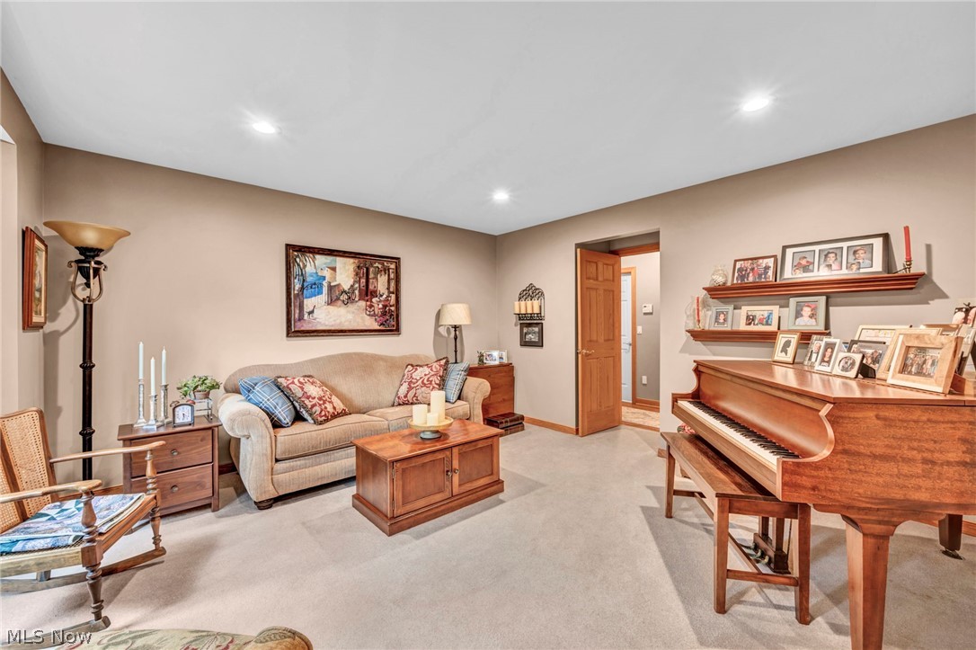 9198 Regency Woods Drive Kirtland OH 44094