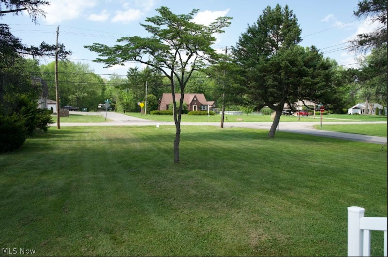 2526 Reeves Road NE Howland OH 44483