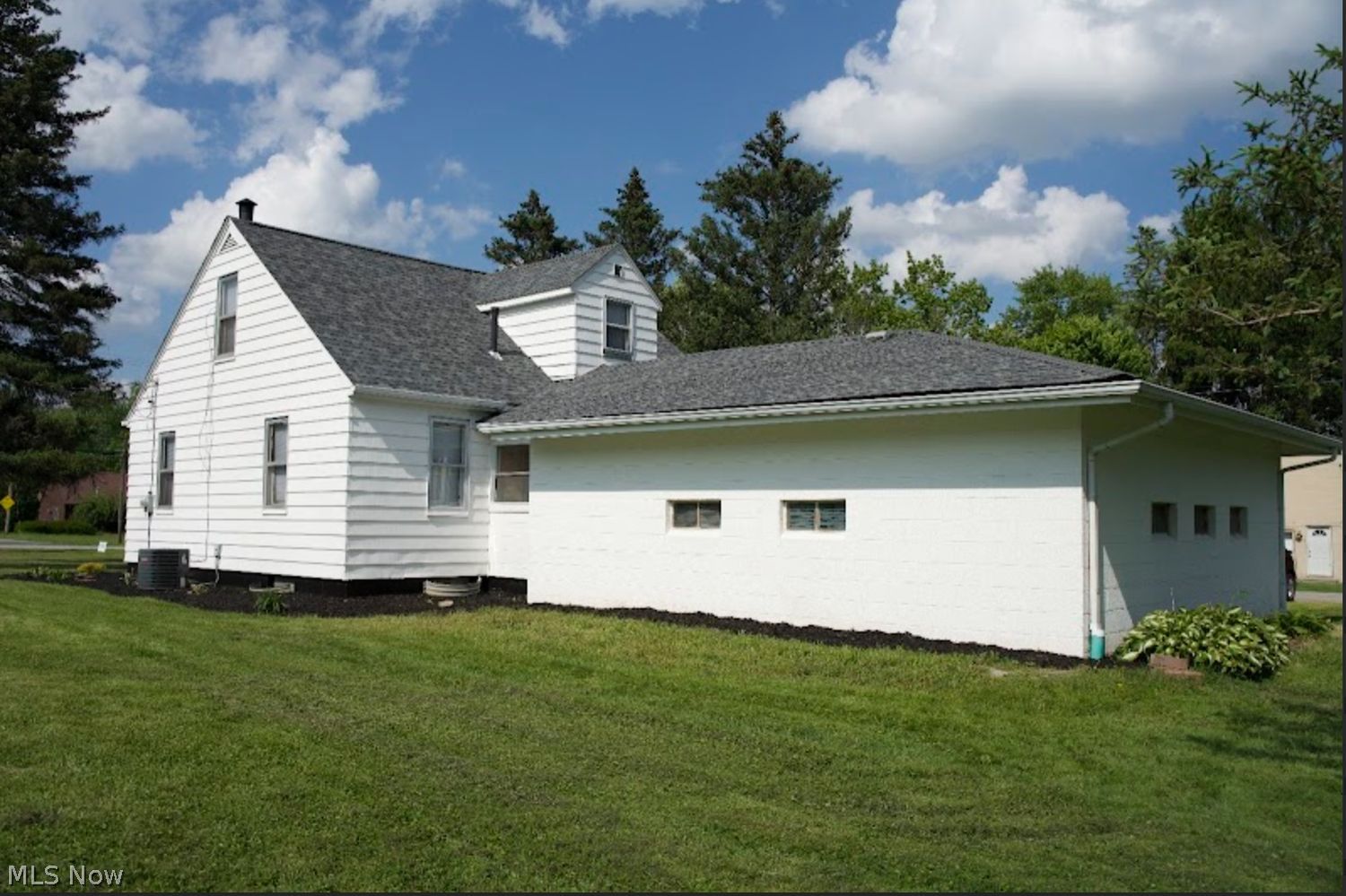 2526 Reeves Road NE Howland OH 44483