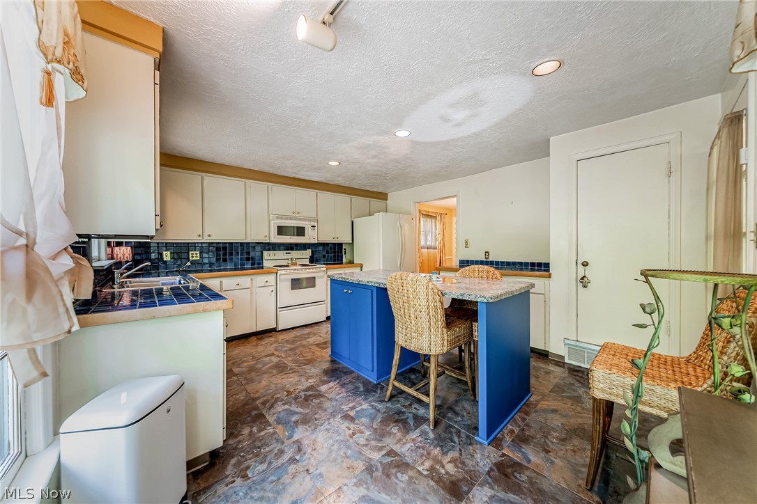 2038 Staunton Road Cleveland Heights OH 44118