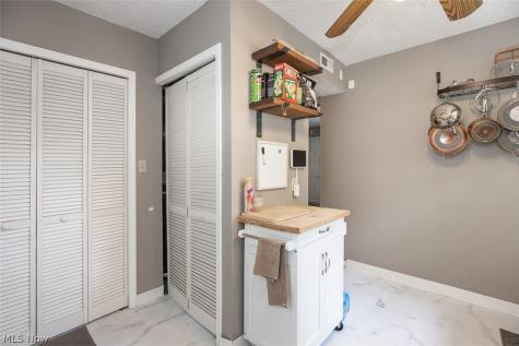 2324 Suncrest Drive Cuyahoga Falls OH 44221-3522