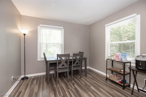 2324 Suncrest Drive Cuyahoga Falls OH 44221-3522