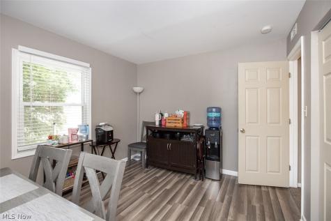 2324 Suncrest Drive Cuyahoga Falls OH 44221-3522