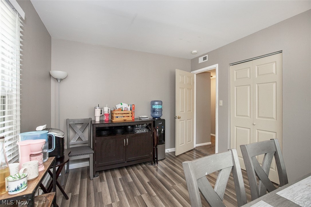 2324 Suncrest Drive Cuyahoga Falls OH 44221-3522