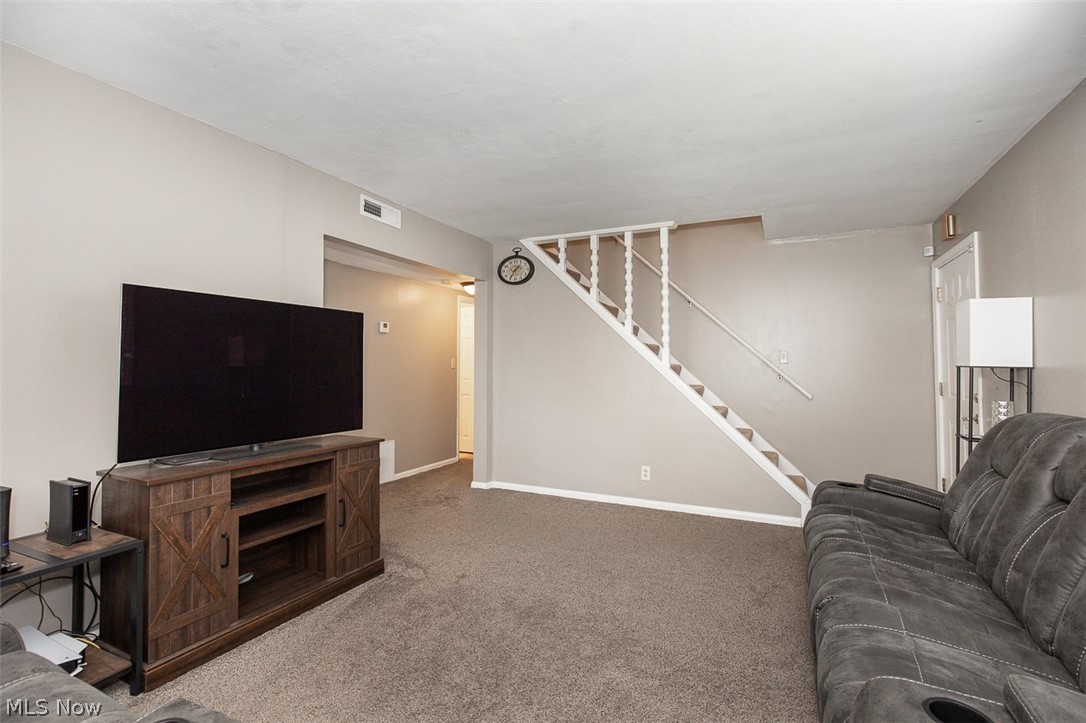 2324 Suncrest Drive Cuyahoga Falls OH 44221-3522